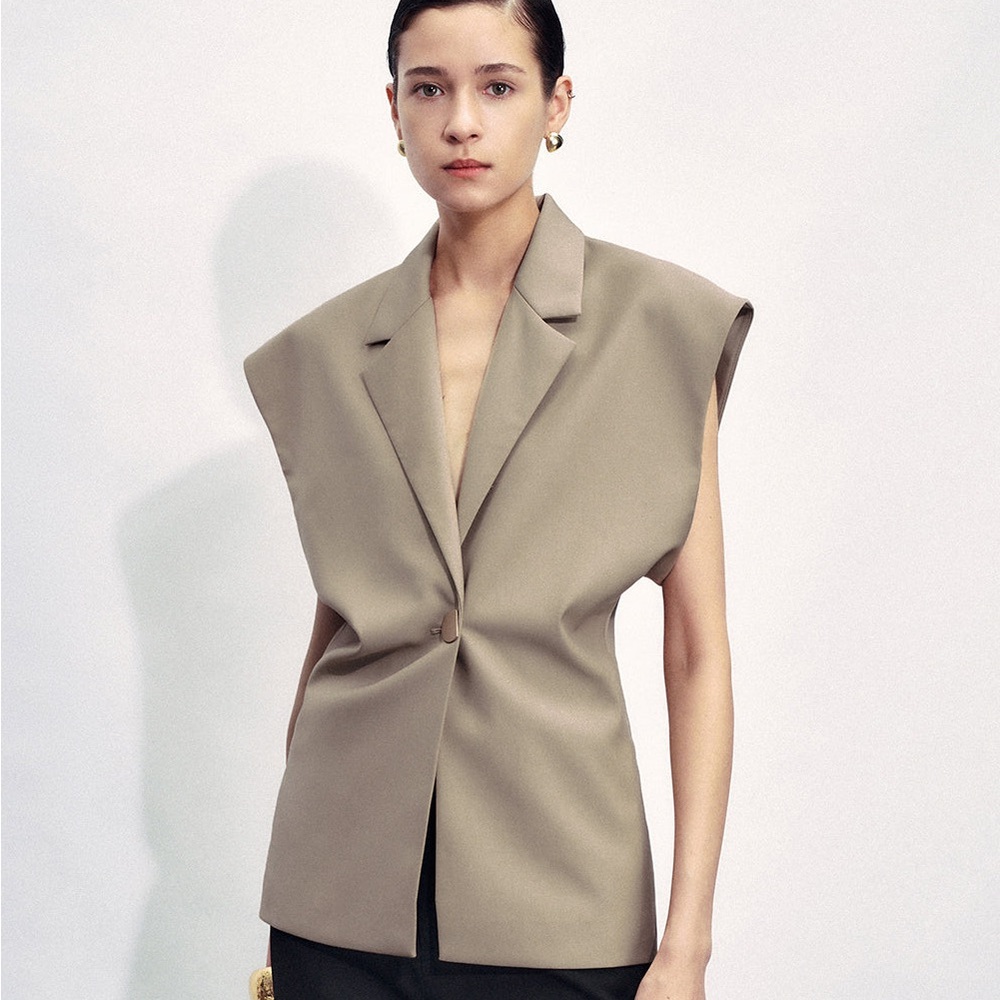 Urban Revivo Skater Skinny Waistcoat in Khaki